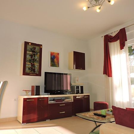 Apartman Legin Fazana Luaran gambar