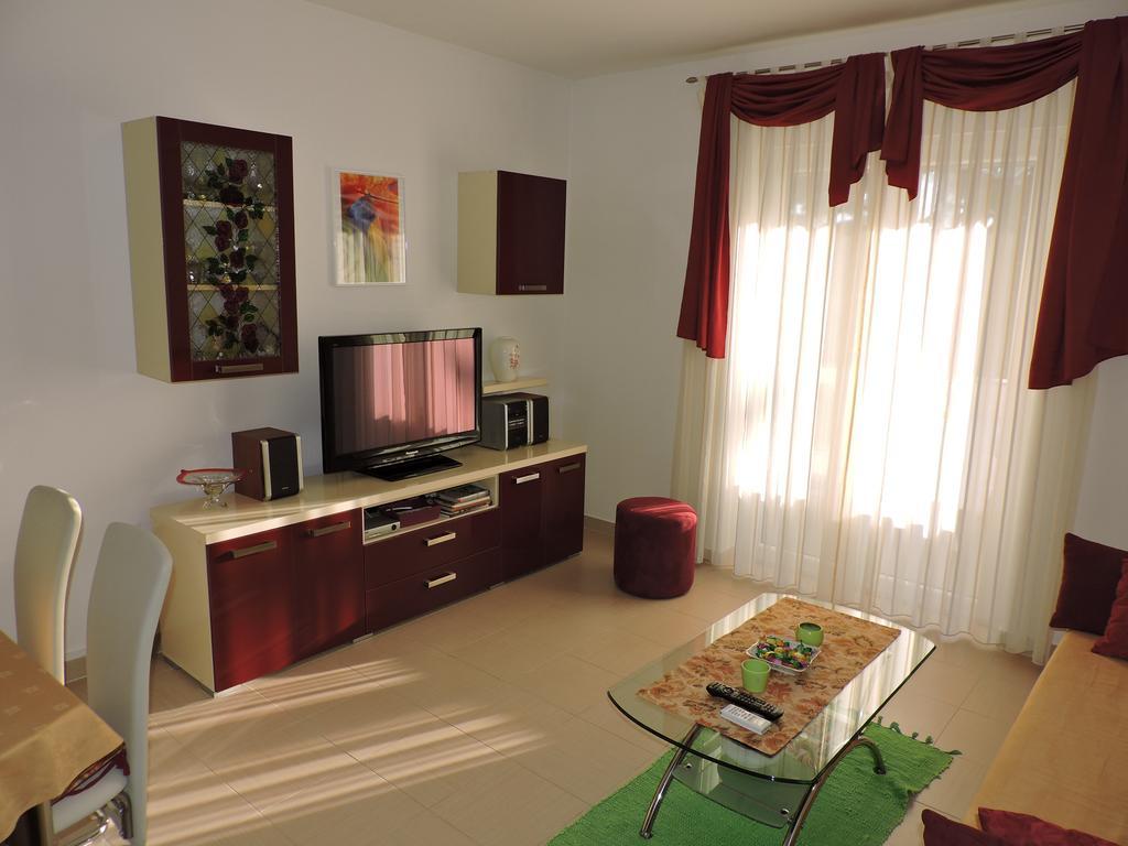 Apartman Legin Fazana Luaran gambar